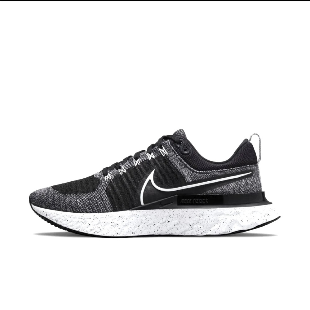 Nike React Flyknit Women’s running shoes Sneakers Size 9 black and white